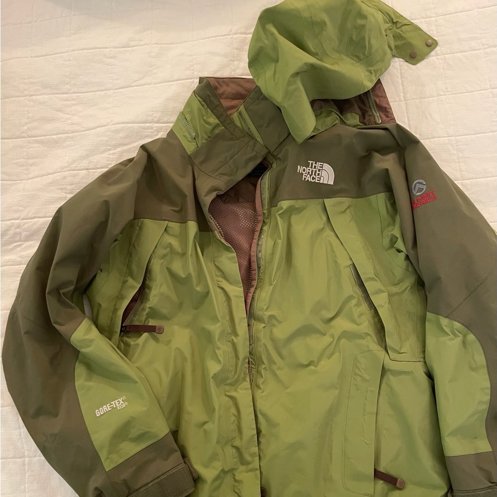 The North Face Summit Series Gore-Tex Womens jacket, small. Excellent condition.